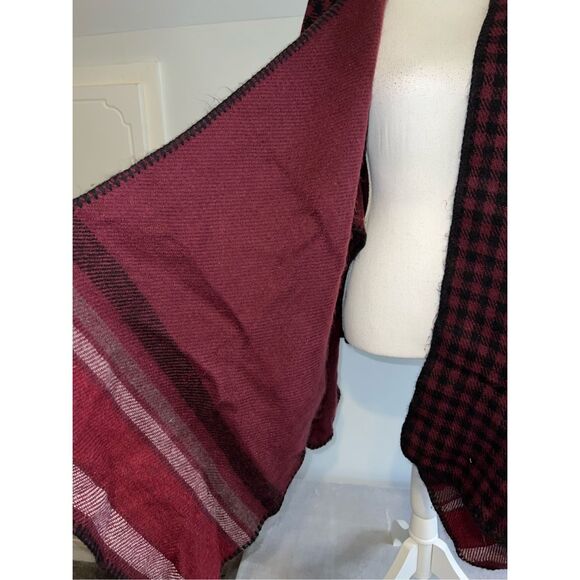 Women’s Fleece Red Reversible Pocho Shrug OS - Picture 4 of 8